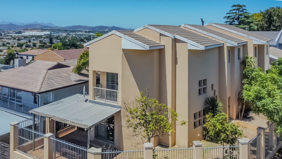 6 Bedroom Property for Sale in Vredekloof Heights Western Cape